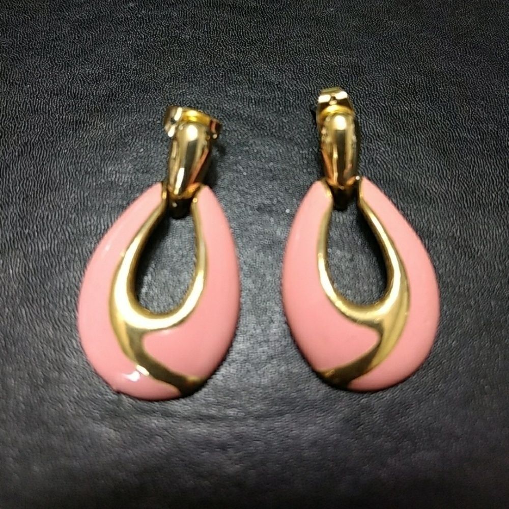 Pink enamel and gold tone teardrop shaped dangling earrings